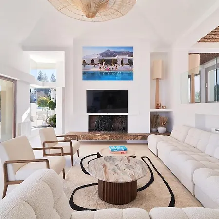 Iconic Exception - Heating Pool & Tennis Villa *