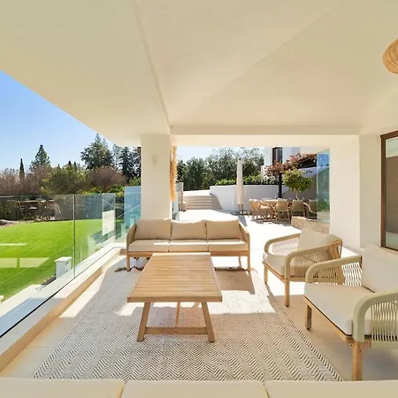 Iconic Exception - Heating Pool & Tennis Villa *