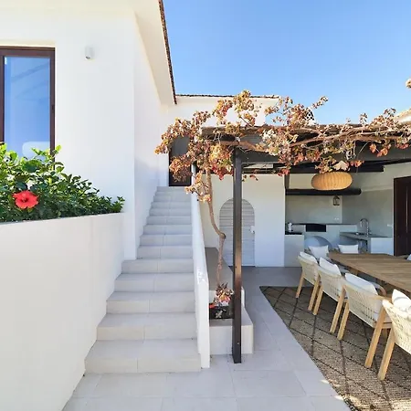 Iconic Exception - Heating Pool & Tennis Villa *