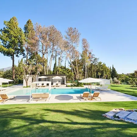 Iconic Exception - Heating Pool & Tennis Villa Marbella