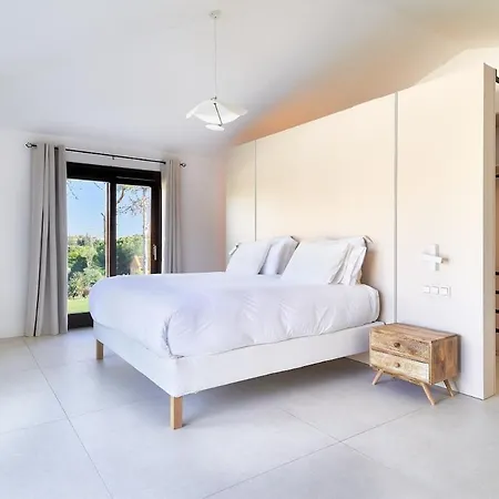 Iconic Exception - Heating Pool & Tennis Villa *