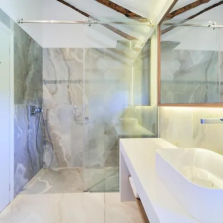 Iconic Exception - Heating Pool & Tennis Villa Marbella