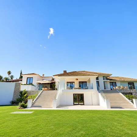 Iconic Exception - Pool & Tennis Villa *