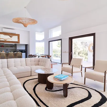 Iconic Exception - Pool & Tennis Villa