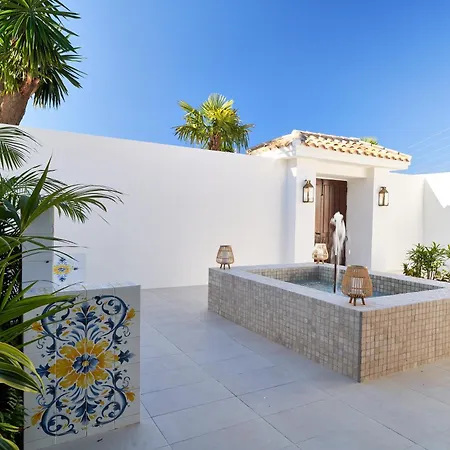 Iconic Exception - Pool & Tennis Villa Marbella