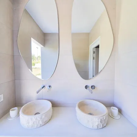 Iconic Exception - Pool & Tennis Villa