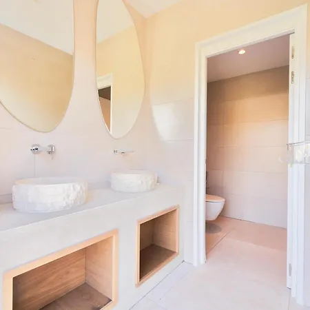 Iconic Exception - Pool & Tennis Villa *