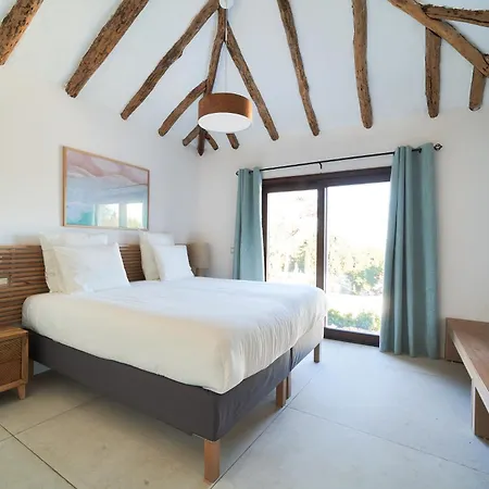 Iconic Exception - Pool & Tennis Villa *