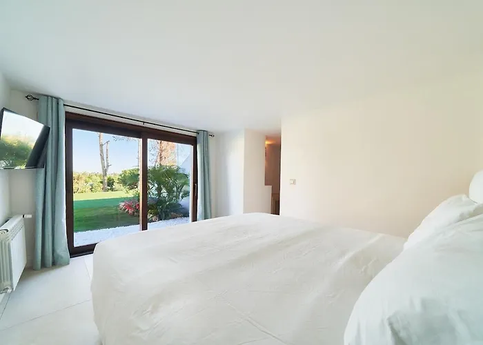 Iconic Exception - Heating Pool & Tennis Villa *