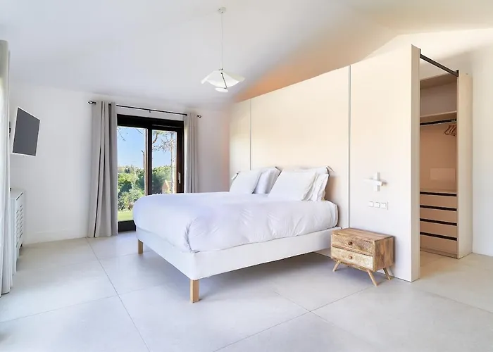 Iconic Exception - Heating Pool & Tennis Villa *