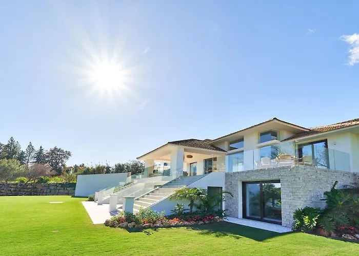 Iconic Exception - Heating Pool & Tennis * 马尔韦利亚